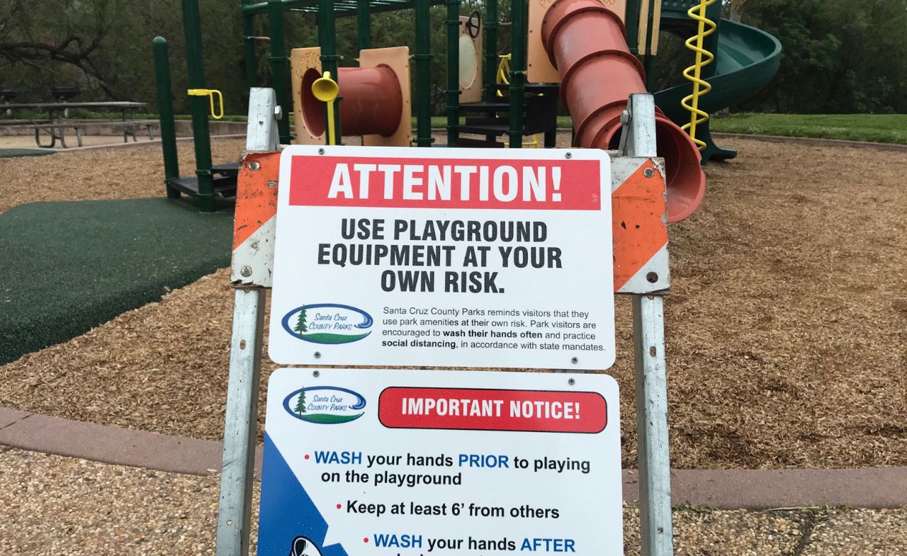 A close-up of signage, guiding users on how to use the weightlifting bench at an outdoor gym.
